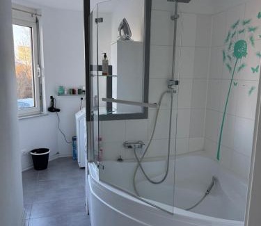 Leonberg Apartment | Miracle House mit Terrasse, Parkplatz & Top-Ausstattung in Leonberg