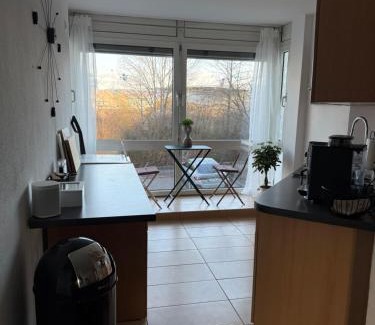 Leonberg Apartment | Miracle House mit Terrasse, Parkplatz & Top-Ausstattung in Leonberg