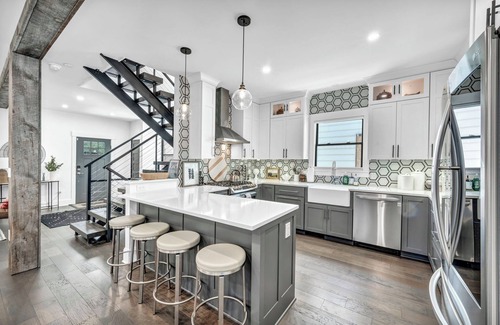 Detroit - Shoreway House | Miracle on 54th Street | Modern & Industrial