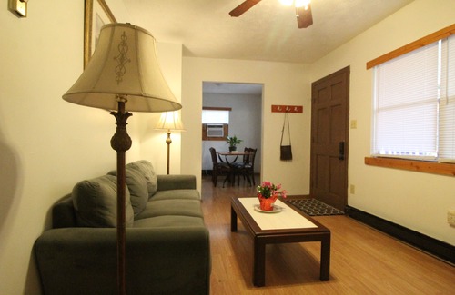 Dillsboro House | Miraflor Guest House, family and pet friendly