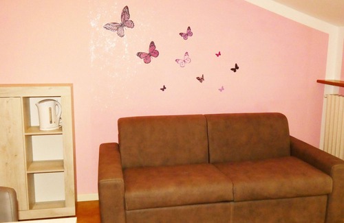 Polpenazze del Garda House | Miralago Apartment. Wonderful two-room apartment with lake view and parking.