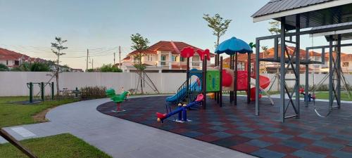 Miri Apartment | Miri Sunsky Condo Homestay 3 Rooms & 6 Guest