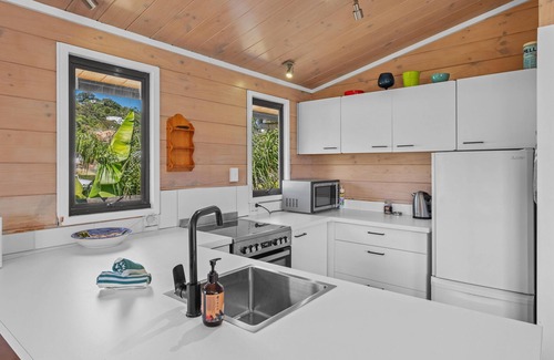 Palm Beach House | Miro Beach House at Palm Beach - Miro Cottage is a quintessential kiwi bach right next the white sands and lapping waves of picturesque palm beach. Accommodating up to 6 guests, with three bedrooms a good-sized family bathroom and open plan living ar