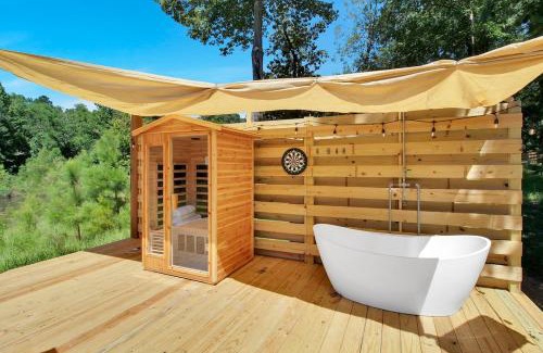 Coldspring House | Mirror Cabin & Sauna In A Forest