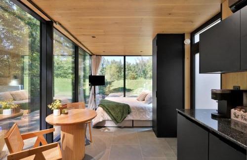 Coldspring House | Mirror Cabin & Sauna In A Forest