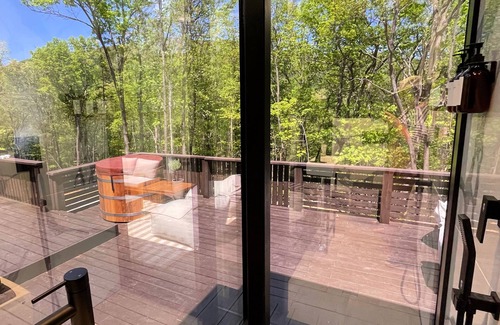 Clarkesville House | Mirror Häus in mountains! Ice bath, sauna, cedar tub, & large outdoor living.