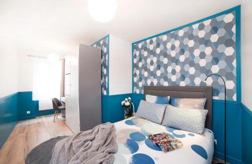 Strasbourg -Saint-Denis Apartment | MIRROR HOUSE - 130M2 - 3BR/3BA Aircon Paris 2