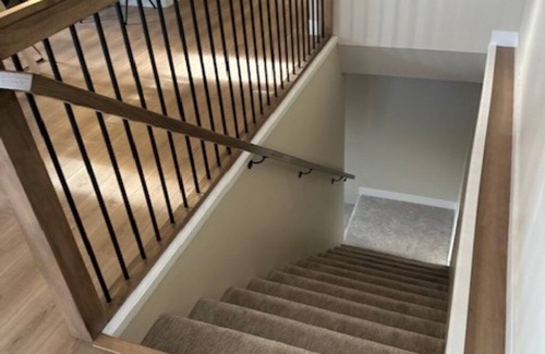 Camrose House | Mirror Lake Home - Close to shopping and walking paths!