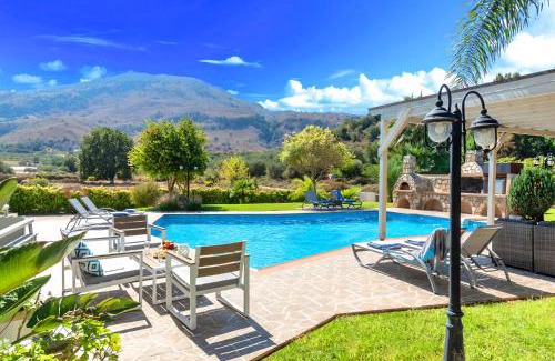 Georgioupolis Villa | Mirsini Villa Private Pool & Jacuzzi
