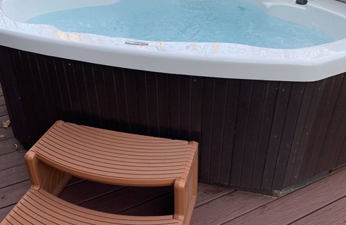 Saluda Cabin | Miss Jo's.Remote Cabin with Outdoor Hot tub