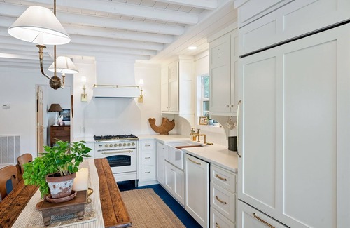 Crane Hill House | Miss Lazy Blue, a true relaxing cottage located right on Smith Lake.