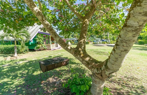 Moorea-Maiao House | miti a perfect bungalow for 2 people in the garden .