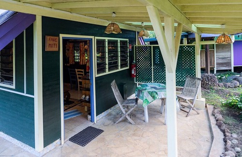 Moorea-Maiao House | miti a perfect bungalow for 2 people in the garden .