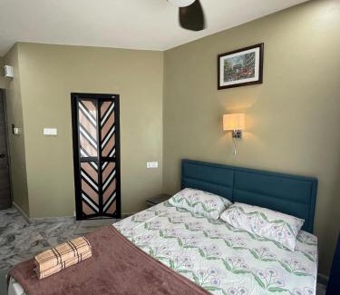 Jenjarom House | MKB Homestay - Queen bed Studio Room with view & free parking