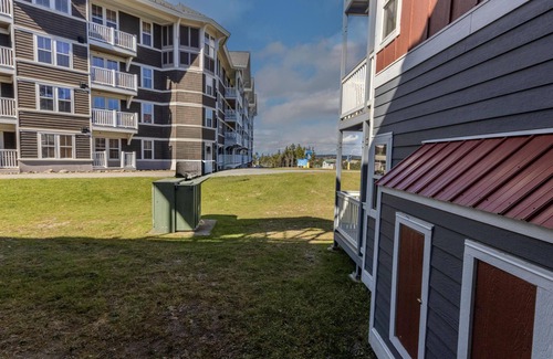 Snowshoe Condo | ML 108 - Stunning summer oasis! Perfect for your next biking getaway!
