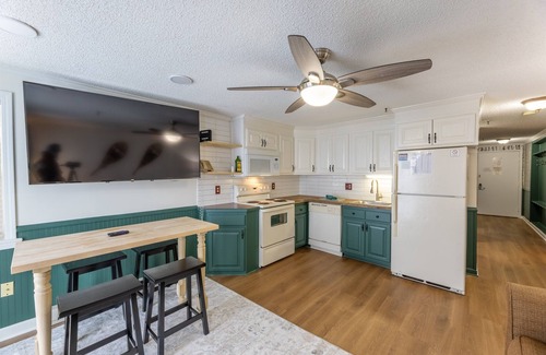 Snowshoe Condo | ML 294| Ski In/Ski-Out | Mountain Getaway