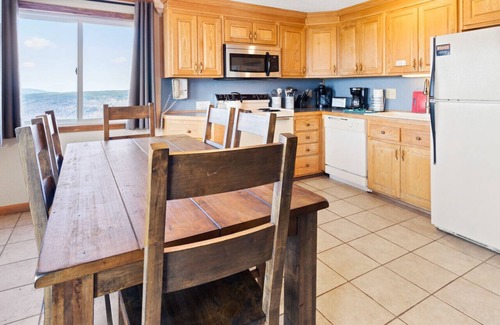 Snowshoe Condo | ML246 Spacious Condo Mtn And Lake Views Fireplace