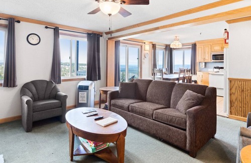 Snowshoe Condo | ML246 Spacious Condo Mtn And Lake Views Fireplace