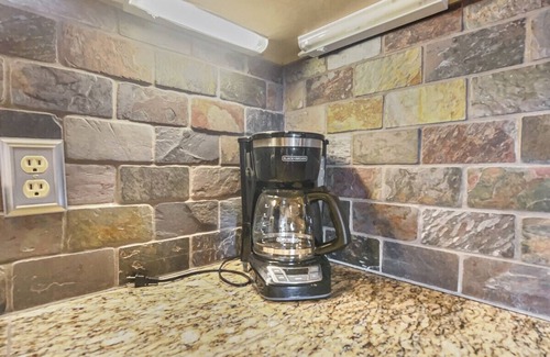 Snowshoe Condo | ML278 Mountaintop Retreat! Enchanting mountain/lake view! WiFi, near village