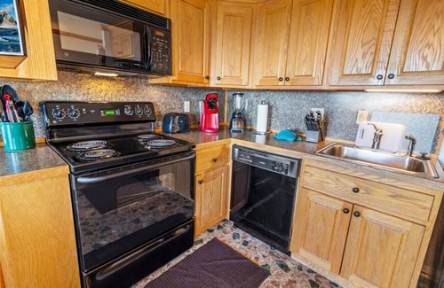 Snowshoe Apartment | ML286 Beautiful Views New Deck WiFi EZ Parking