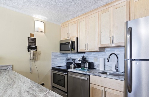 Snowshoe Condo | ML332 Renovated Close to Lift Gated Parking WiFi