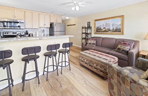Snowshoe Condo | ML332 Renovated Close to Lift Gated Parking WiFi