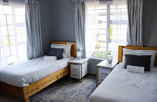 Gaborone Bed & Breakfast | Mmaset Houses 3-bedrooms with free breakfast and parking
