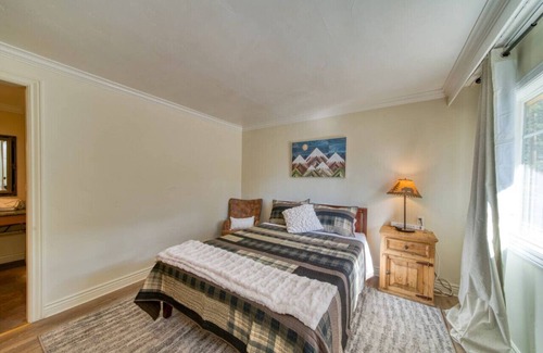 South Lake Tahoe Hotel | MML Queen ADA (Multi- Listings)