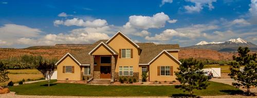 Moab South Valley House | Moab Desert Home, 4 Bedroom Private House, Sleeps 10, Pet Friendly