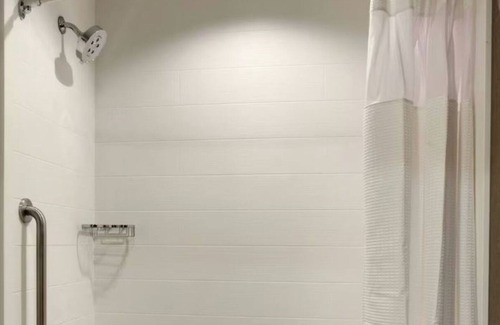 Moab Hotel | Moab Getaway with Outdoor Pool & Quick Access to Red Rock Trails - 2 Units