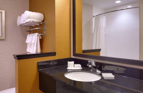 Moab Hotel | Moab’s Gateway: Relaxing 2 Queen Unit Near National Parks & Outdoor Action