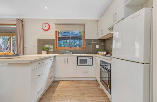 Moama Cabin | Moama Riverfront Escape: Pool, Fun + Space for Everyone!