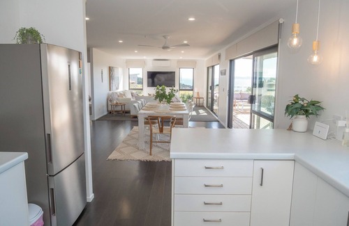 Cable Bay House | Moanavista - Large Pool and Sea Views