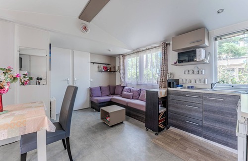 Saint-Julien-en-Born RV Rental | Mobile Home 'Les Dunes De Contis' with Shared Pool, Private Terrace and Air Conditioning