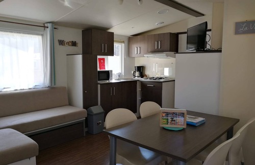 Saint-Julien-en-Born RV Rental | Mobile Home 'Du Soleil - Contis' with Shared Pool, Terrace and Fun Pass Included