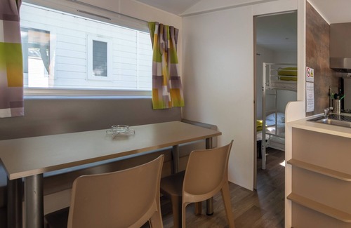 Lavilledieu House | Mobile Home 'Confort C - 1-5 People' with Shared Pool, Private Terrace and Shared Garden