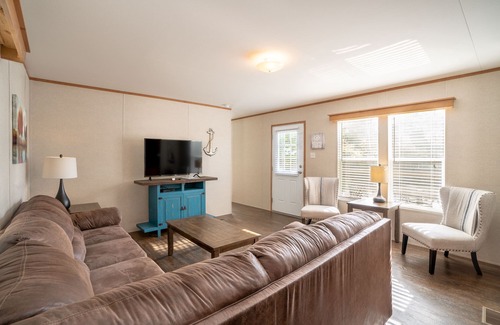 Royal House | Mobile Home E-1 at Safe Harbor Brady Mountain on Lake Ouachita!