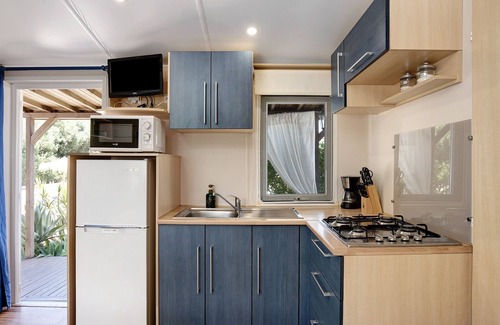 Brena y Marismas de Barbate Natural Park House | Mobile Home "Maria Marta" with Mountain View, Shared Pool & A/C