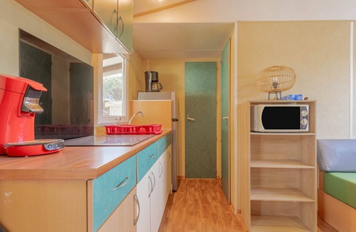 Puget-sur-Argens RV Rental | Mobile Home 'Mobilhome Oasis Village Puget Argen' with Shared Pool and Private Terrace