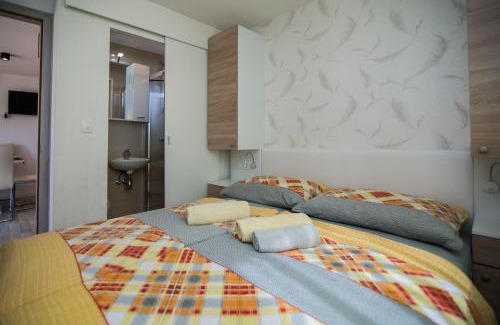Dobropoljana Resort | Mobile Homes Pine Tree