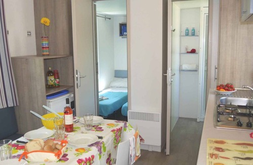 Balatonfured House | Mobilehome with air conditioning, terrace and pool