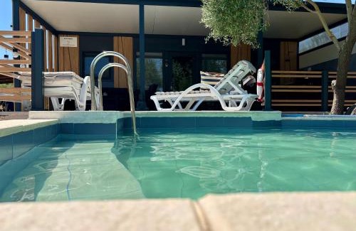 Tkon House | Mobilhome-Kroatien DELUXE Mobilhome & privatem Meerwasserpool Insel Pašman