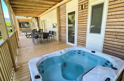 Ossiach House | Mobilhome with 2 bedrooms and a terrace with private whirlpool