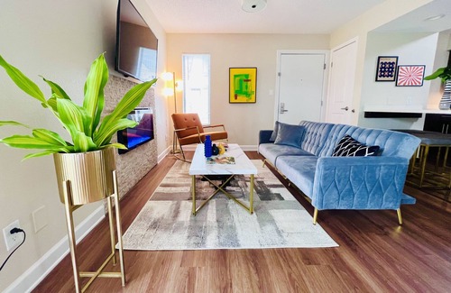 Southfield Apartment | Mod KING Studio Apartment w/private covered patio