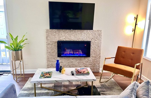 Southfield Apartment | Mod KING Studio Apartment w/private covered patio