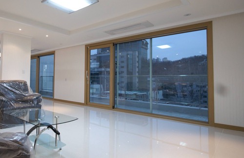 Hannamil-tong Apartment | Mod Lux Spacious 3 bd with Great View and Parking