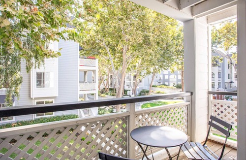 Old Mountain View Apartment | Mod Mountain View 2BR w/Gym, Pool, Downtown Location, by Blueground