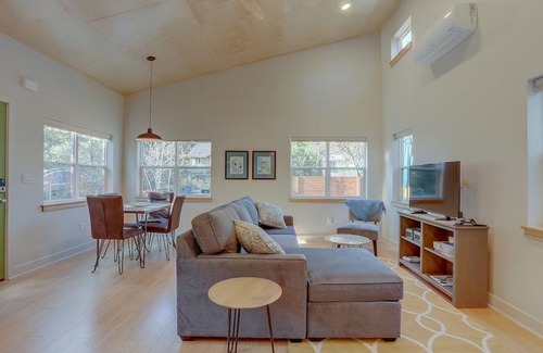 Larkspur House | Mod Pod