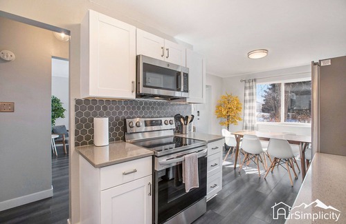 Wheat Ridge Apartment | Mod Rustic Stay Hot Tub Fast Wifi