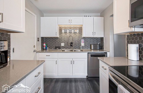 Wheat Ridge Apartment | Mod Rustic Stay Hot Tub Fast Wifi